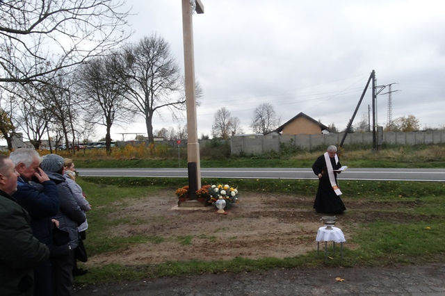 19.11.2017  r. - Poświęcenie Krzyża na skrzyżowaniu dróg Boleszkowice - Troszyn (5)