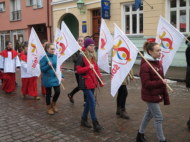 18.02.2016_r._-_Peregrynacja_Symboli_Światowych_Dni_Młodzieży_w_Parafii_pw._Przemienienia_Pańskiego_Mieszkowicach___(17)