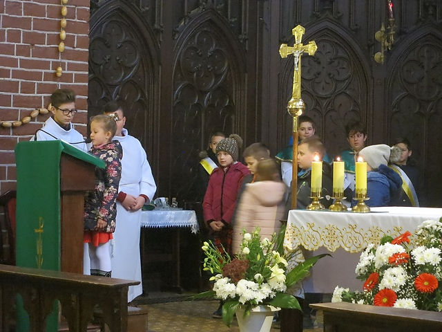 12.11.2017 r. - Msza św. inicjacyjna – poświęcenie książeczek (11)