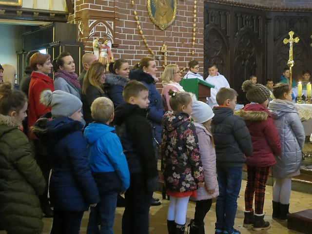 12.11.2017 r. - Msza św. inicjacyjna – poświęcenie książeczek (4)