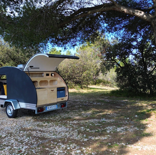 Mini caravane teardrop vs caravane classique : le comparatif complet