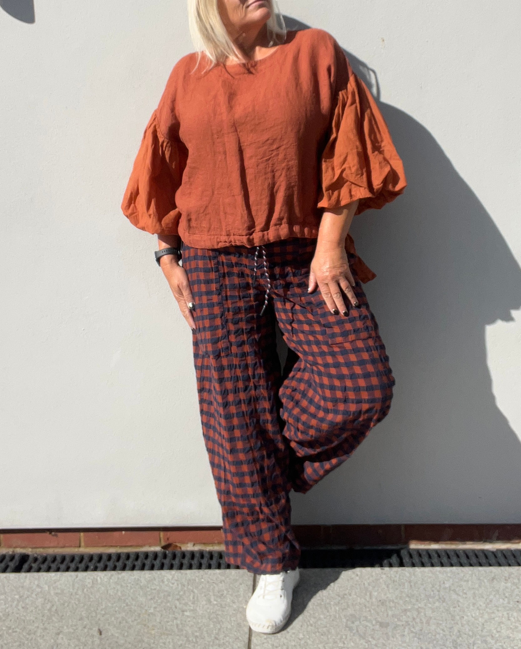 Dilli Dolly Gingham Barrel Leg pant in Rust / Navy Mix