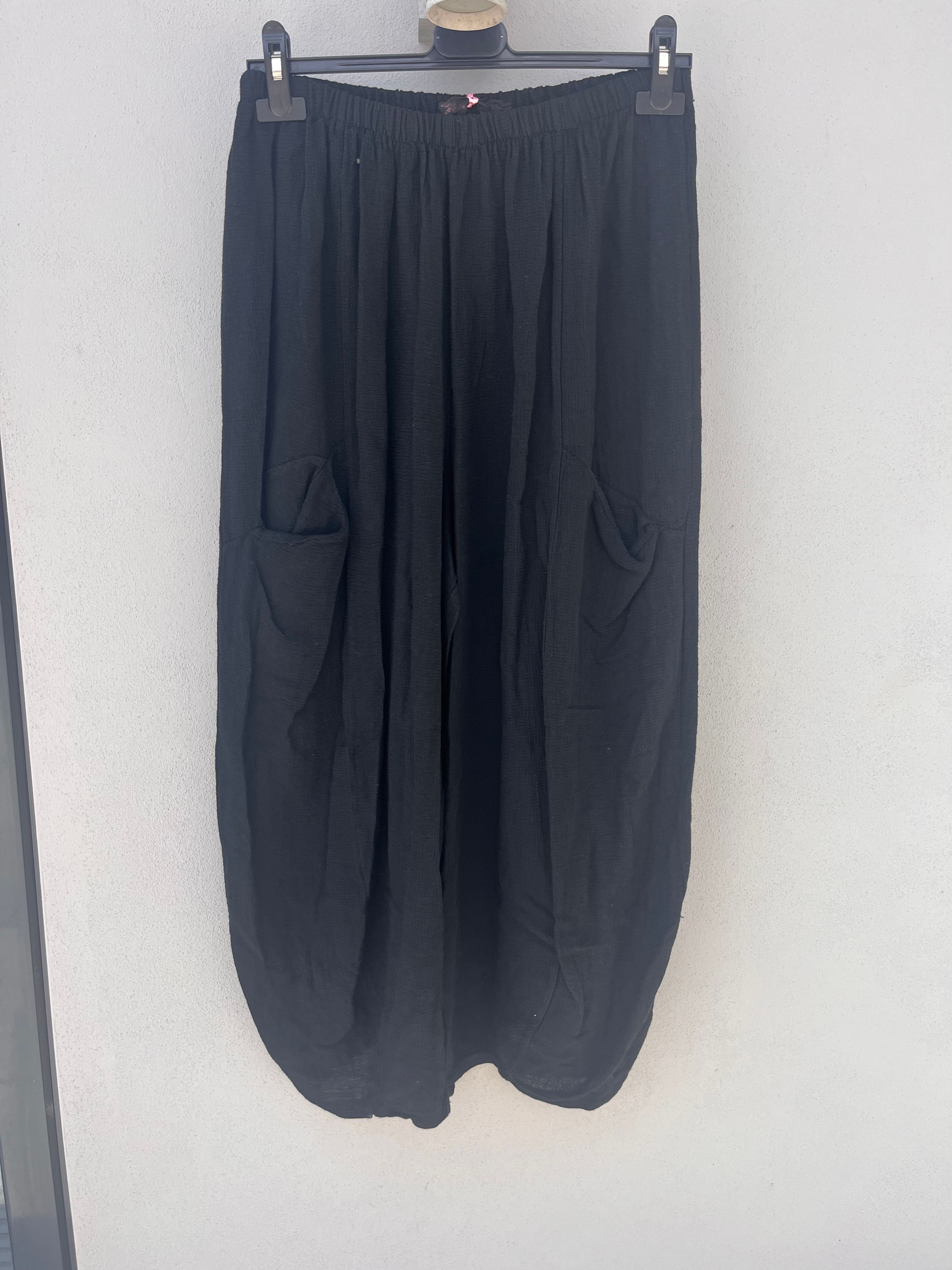 Lola Barrel Leg Linen Trousers in Black