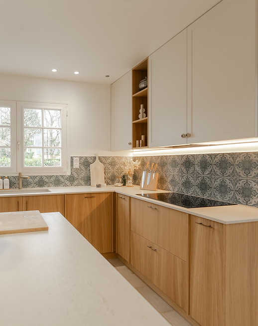Rénovation intérieure maison bord de mer Vannes – salon modernisé avec matériaux naturels – Wildhome
