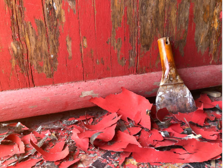 Astuces permettant de retirer une tache de peinture incrustée sur du bois