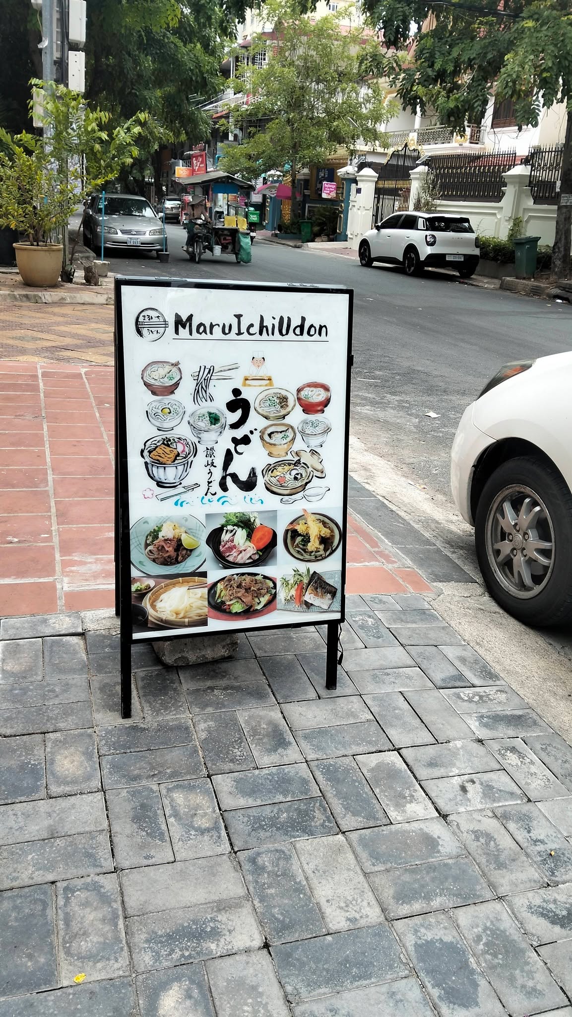 今、私が プノンペンで一番好きなお店。まるいちうどんさん