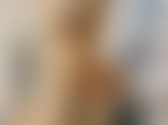 Beige kleurige Cobberdog wordt onderzocht door dierenarts – preventieve zorg voorkomt gezondheidsproblemen.