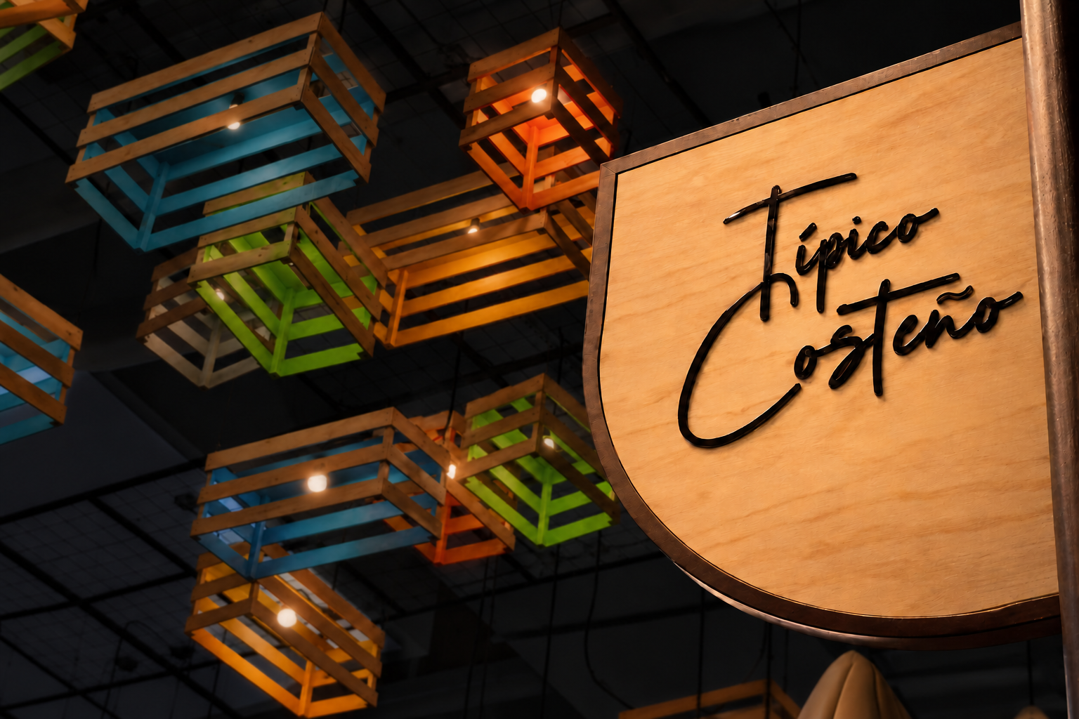 Detalle decorativo del sector gastronómico en Mallplaza Manizales