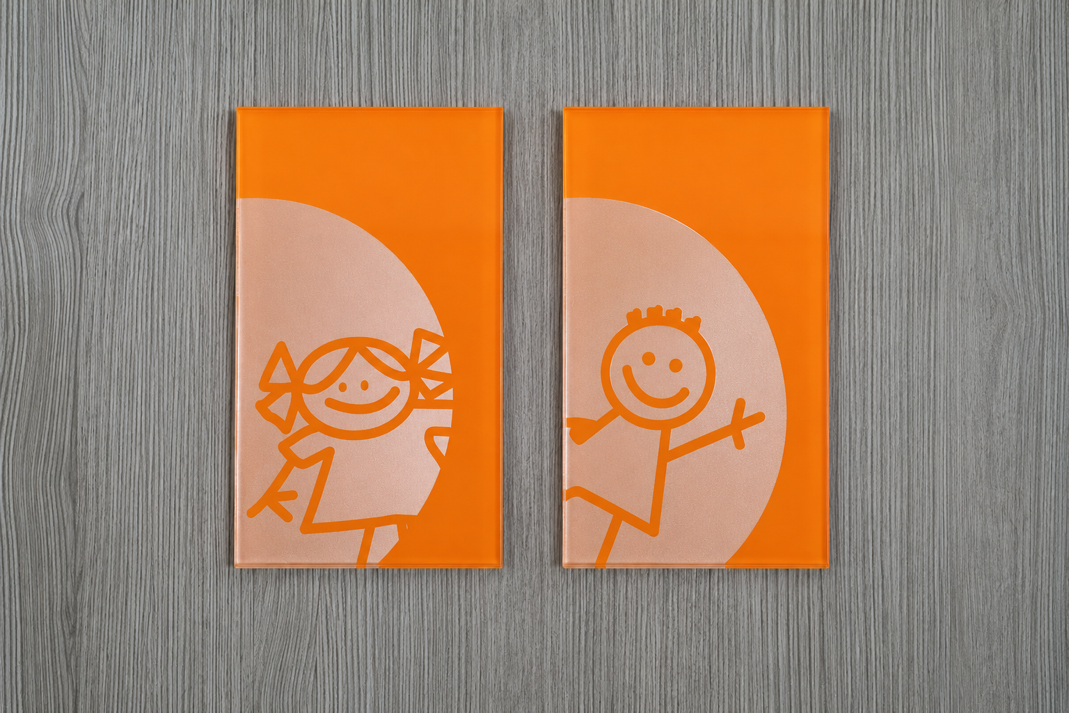 Señal naranja con pictogramas infantiles