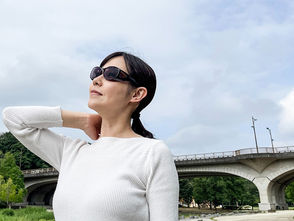 強い日差しから目を守る！サングラスで紫外線対策を