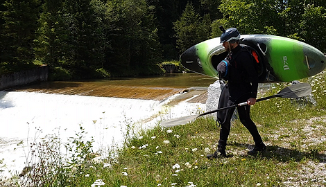 Neoprenanzug fürs Paddeln im Wildwasser an der Ammer