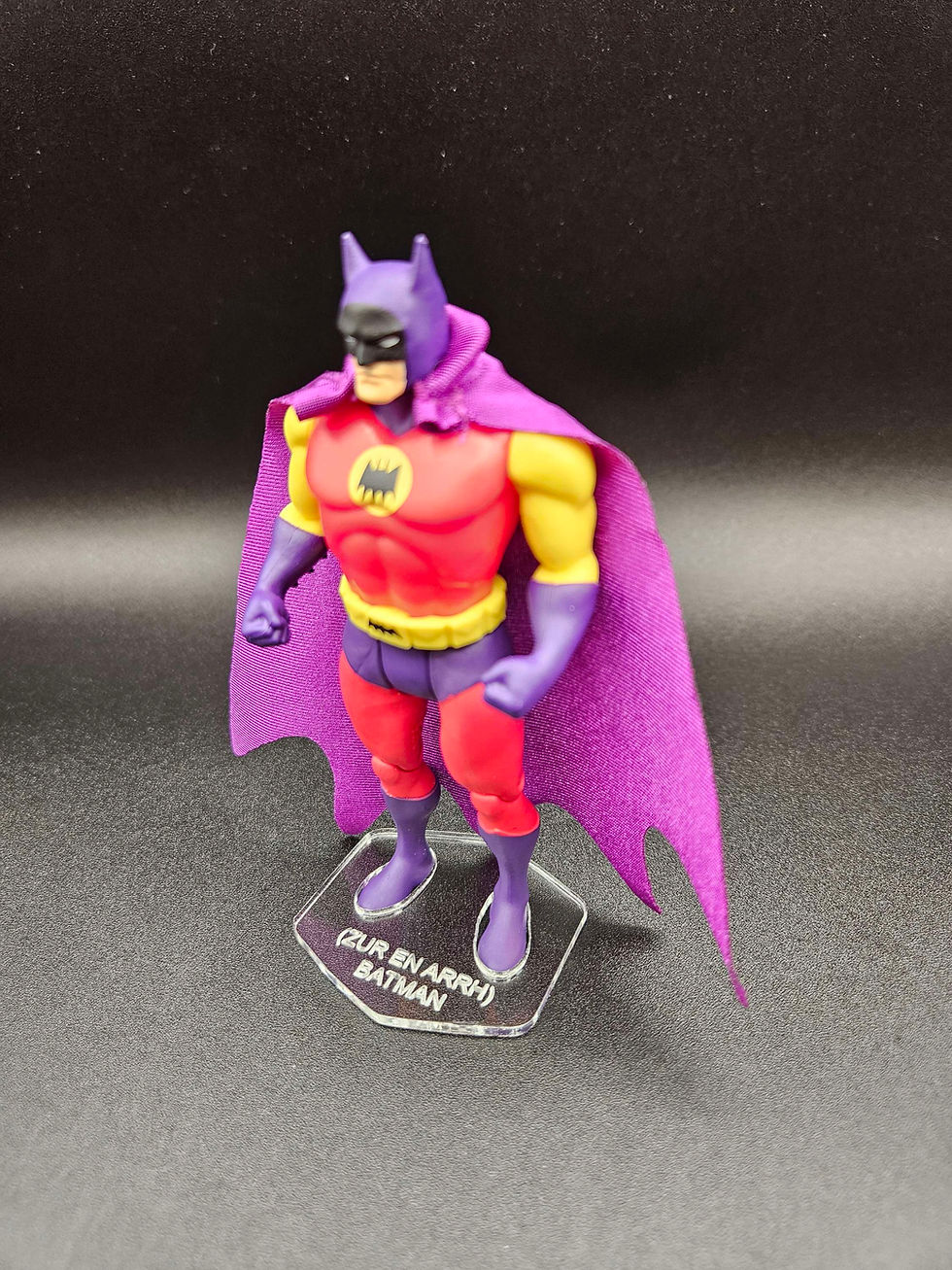 Μικρογραφία: Batman (Zur En Arrh) Acrylic Base  ***No Figure Included*
