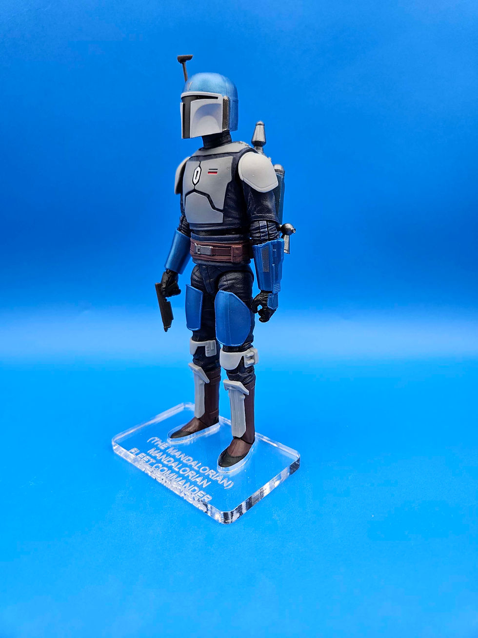 Miniatura: Mandalorian Fleet Commander (The Mandalorian) Acrylic Base 