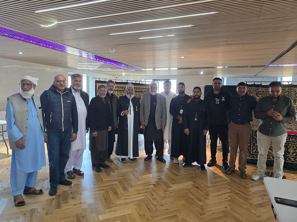 Group photo of Cllr Imran Safdar, chairman of Markazi Jamia Masjid Ghausia, standing with committee