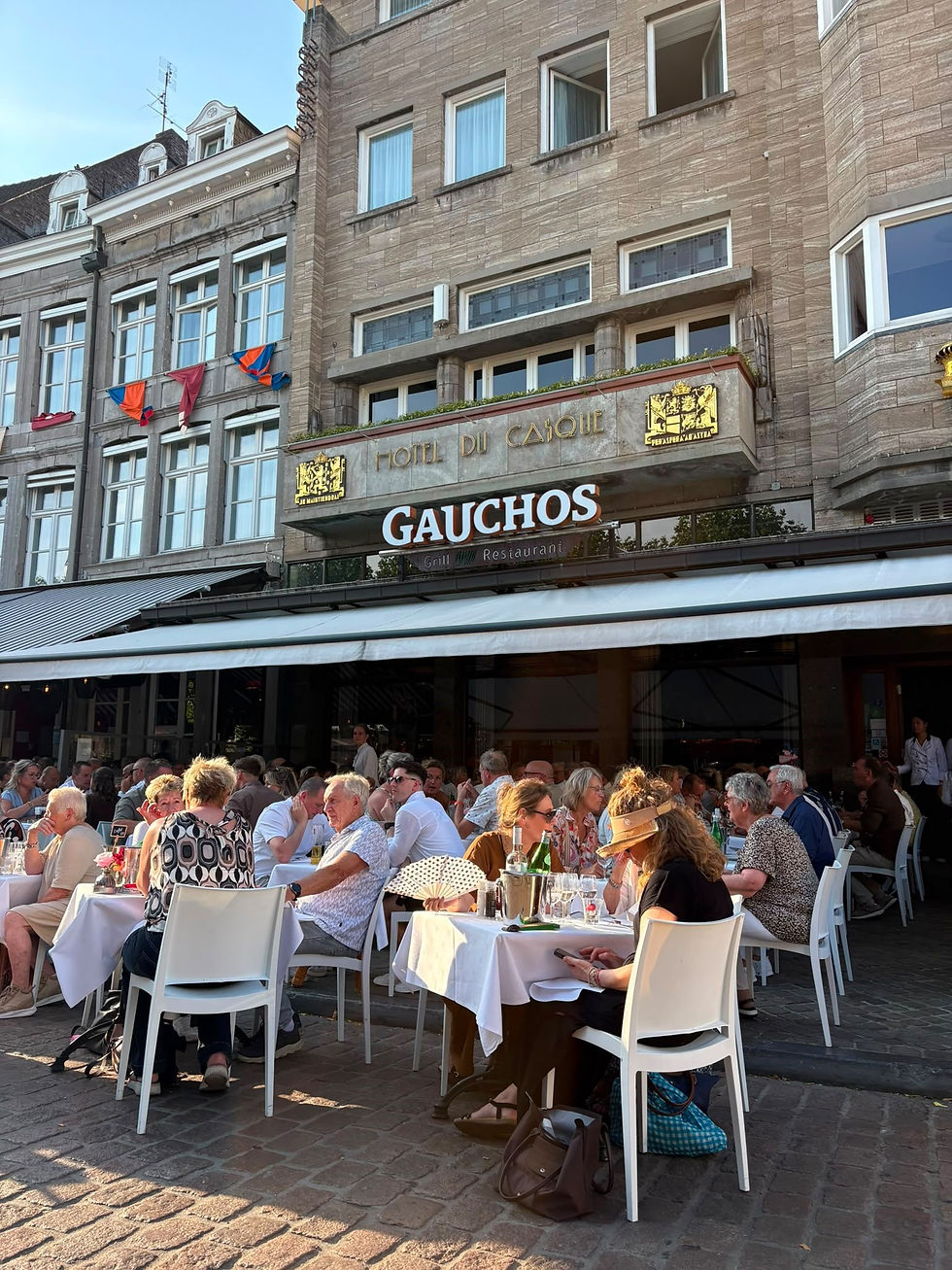 Vol terras van Gauchos Maastricht aan het Vrijthof tijdens André Rieu
