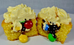 m&m pinata cupcakes
