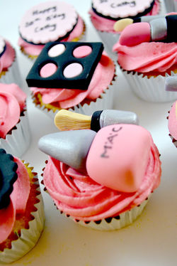 Makeup kit cupcakes