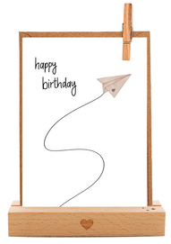 Selbstgemalte Aquarell Geburtstagskarte mit braunem Papierflugzeug und Schriftzug Happy Birthday