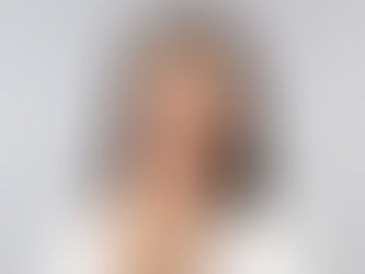 When do emergency situations require an immediate visit to the dentist?