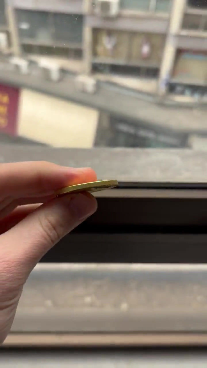 Thumbnail: Gold plated Coin, 5 pounds sovereign Queen Victoria Jubilee Head British replica