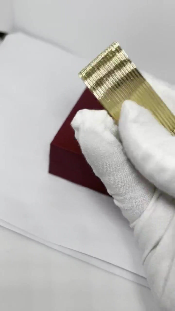 Thumbnail: Amazing Gold plated Collectable Vintage gas lighter soft flame old school