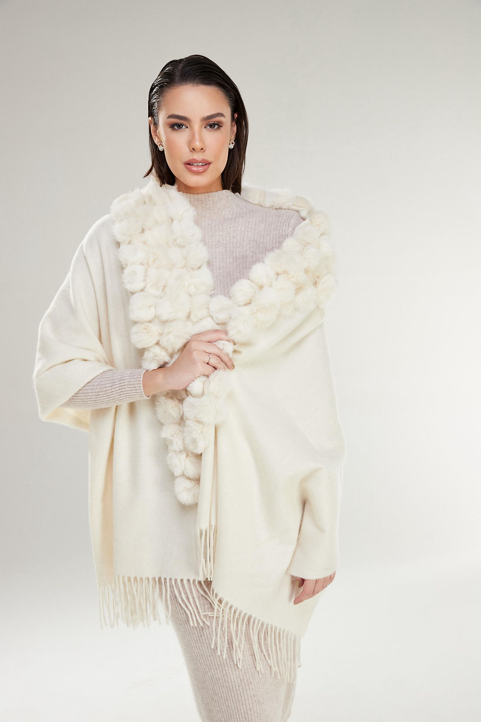 Miniatura: Pashmina de Cashmere com Pompons em Pele