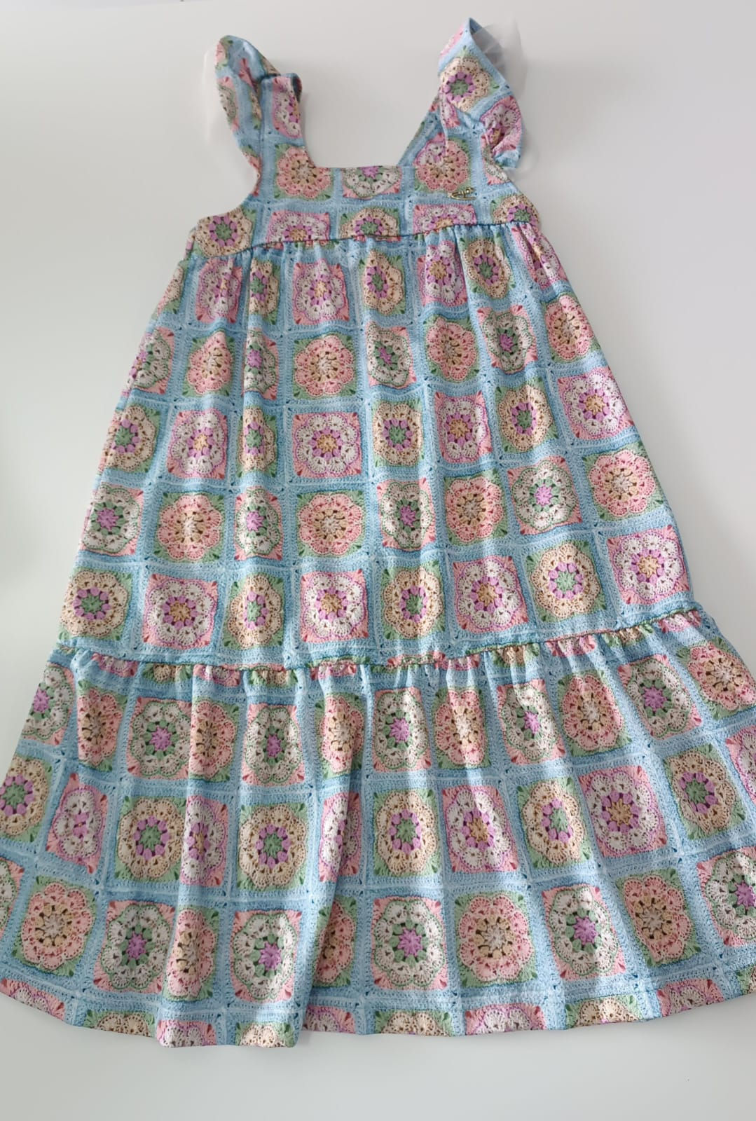 Vestido Alekids em malha premium delicada. Detalhe em tule nas alças.  Tamanho 6