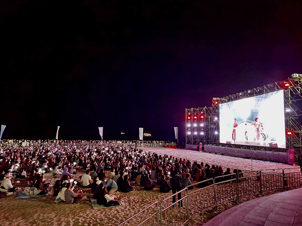 Large crowds gathered at Haeundae Beach to watch the concert in real-time (Big Hit Music)