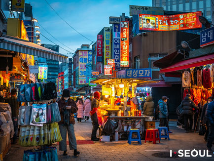 Experience authentic Korean culture/cuisine at its finest! [Namdaemun Market tour!]