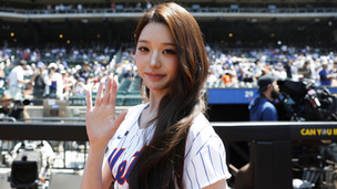 ive's wonyoung first pitch new york mets k-pop viral celebrity