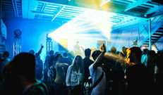 Clubbing auf dem Partyboot MS Euregia. DJ, Licht- und Ton.