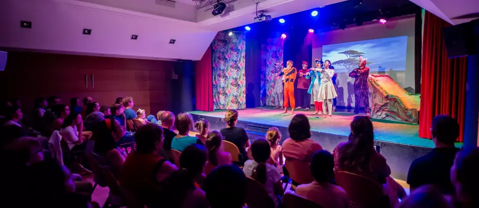Salle de spectacle du village_soleil_la_baulle