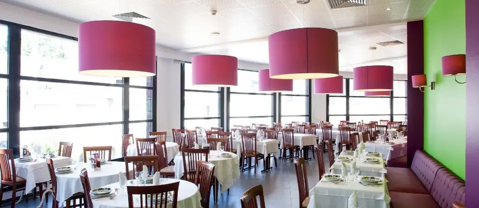 Salle à manger de l'Hôtel Le Panorama à Lourdes