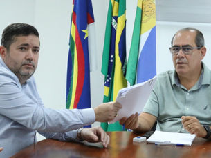 Mano Medeiros entrega Projeto de Lei de reajuste salarial para votação na Câmara