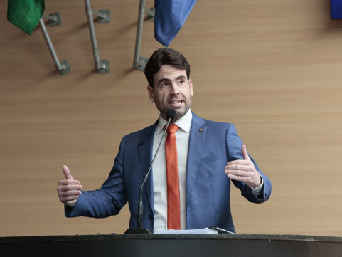 Eduardo Moura leva pedido de impeachment de João Campos e Alexandre de Moraes ao STF