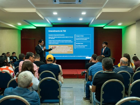 Parlamentares de Jaboatão dos Guararapes buscam capacitação em legislação eleitoral durante congresso nacional em João Pessoa
