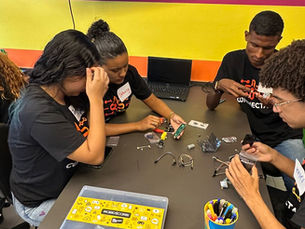 Connecta+ oferece 40 vagas em oficinas gratuitas de expressão criativa e robótica em Jaboatão 