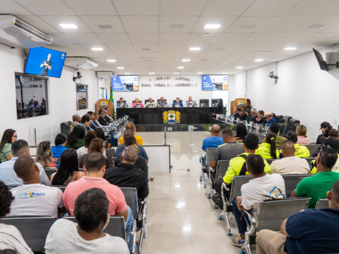 Lei aprovada em março consolida ajustes no quadro de servidores comissionados e regras sobre verbas na Câmara