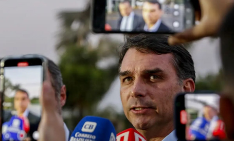 Flávio Bolsonaro lança plano de segurança pública