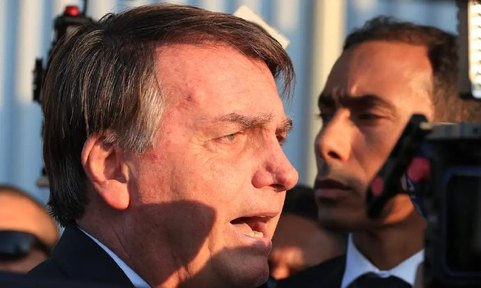 Bolsonaro tem alta hospitalar após passar por cirurgia no ombro