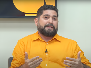 Daniel Alves dispara contra Elias Gomes: "teve o filho como deputado federal e apoiou o impeachment de Dilma. Será que isso vai colar para quem é de esquerda?"