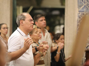 Mano e Andréa Medeiros participam da Celebração Eucarística em memória do Papa Francisco