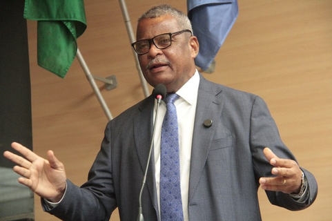 Recife: Luiz Eustáquio destaca ações da Prefeitura e projeto de sua autoria