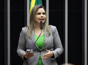 Deputada Clarissa Tércio assina a favor de abertura de CPI para investigar possíveis irregularidades nos Correios