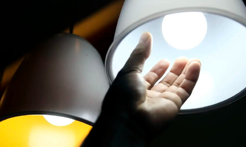 Bandeira tarifária das contas de luz segue amarela em julho