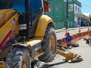 Prefeitura de Moreno inicia obras de recuperação asfáltica na Rua Ormenzinda Vasconcelos