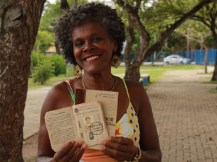 Empregada doméstica do Recife lança livro sobre 50 anos de trabalho nesta sexta (14)