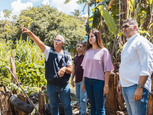 Olinda: Mirella vistoria operação que recolhe 14 toneladas de lixo em canal