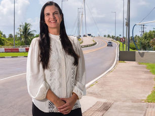 A mulher à frente das rodovias
