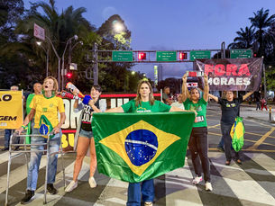 Clarissa Tércio se junta à população em buzinaço por “Fora Lula e Moraes”